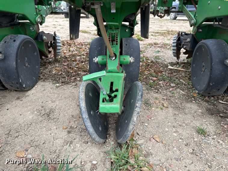 image for item EP2691 2009 John Deere 1710 no-till planter