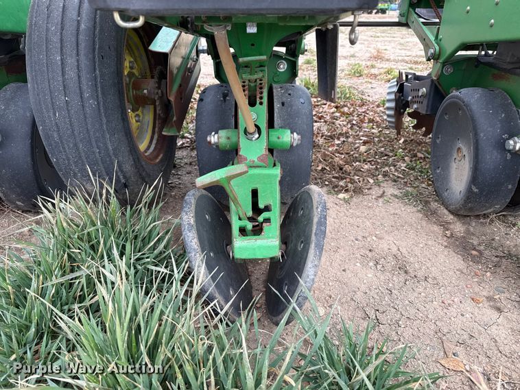 image for item EP2691 2009 John Deere 1710 no-till planter
