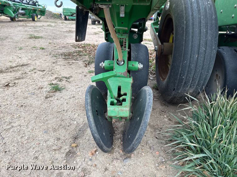 image for item EP2691 2009 John Deere 1710 no-till planter