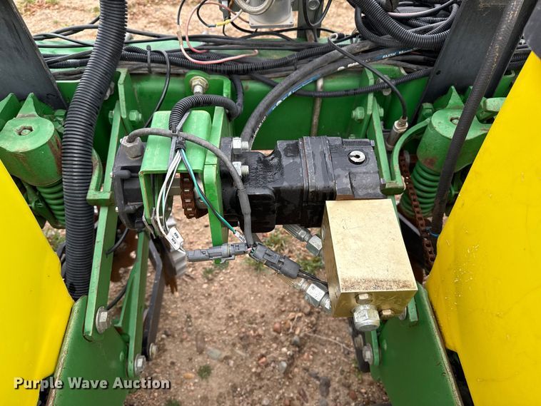 image for item EP2691 2009 John Deere 1710 no-till planter