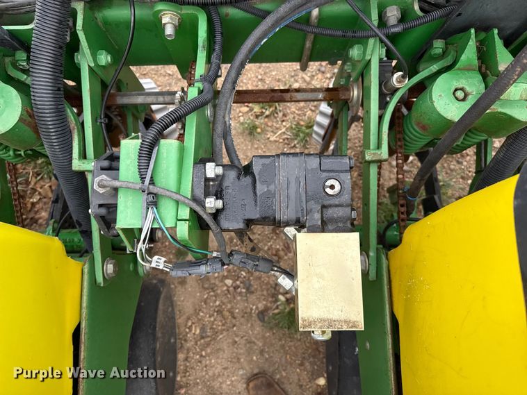 image for item EP2691 2009 John Deere 1710 no-till planter