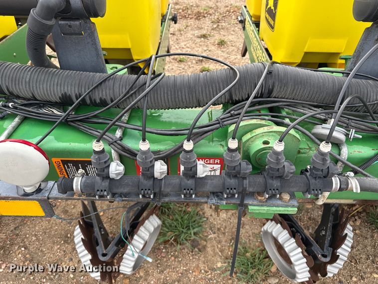 image for item EP2691 2009 John Deere 1710 no-till planter