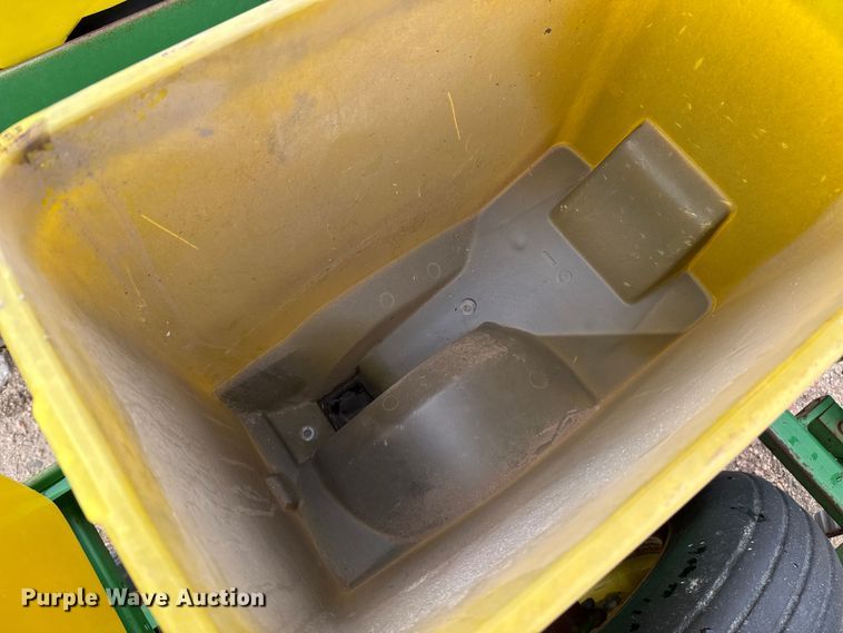 image for item EP2691 2009 John Deere 1710 no-till planter