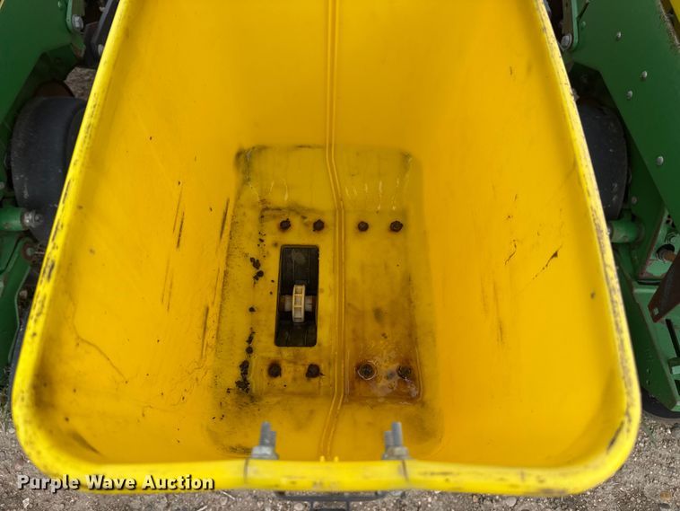 image for item EP2691 2009 John Deere 1710 no-till planter