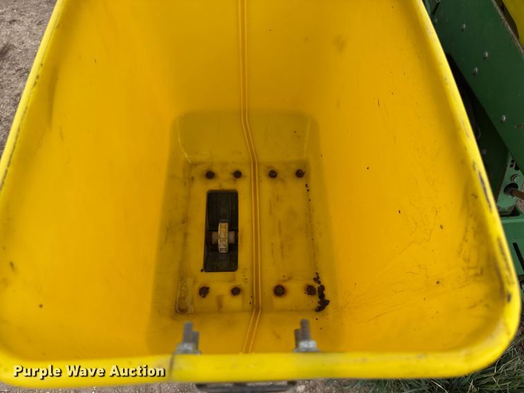 image for item EP2691 2009 John Deere 1710 no-till planter