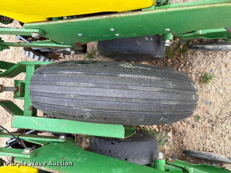 image for item EP2691 2009 John Deere 1710 no-till planter