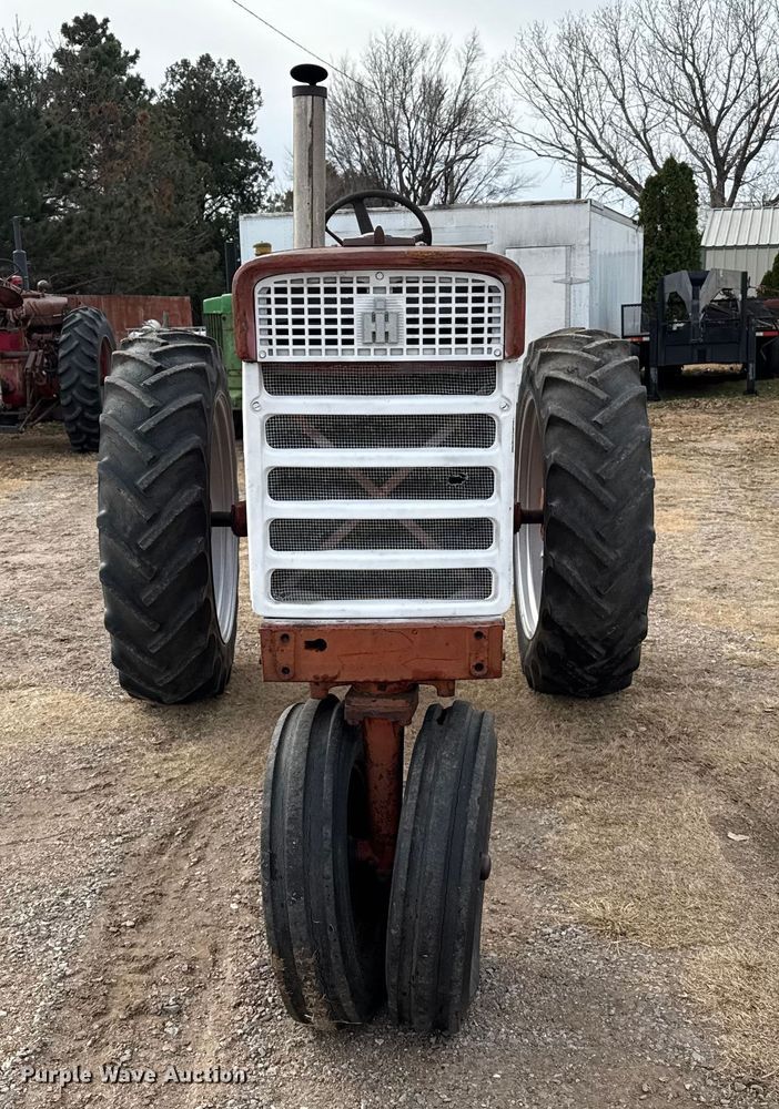 image for item EP2692 International Harvester Farmall 460 tractor