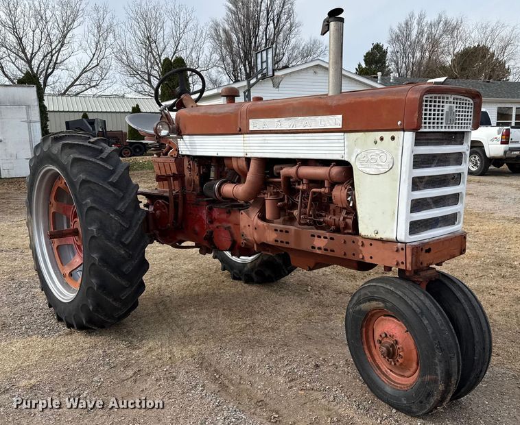 image for item EP2692 International Harvester Farmall 460 tractor