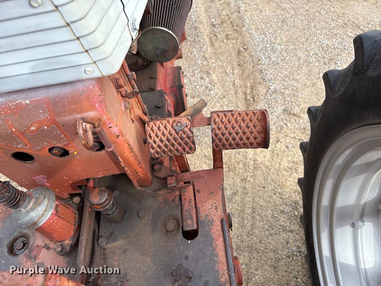 image for item EP2692 International Harvester Farmall 460 tractor