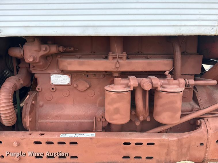 image for item EP2692 International Harvester Farmall 460 tractor