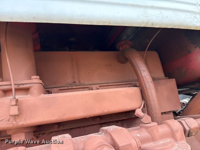 image for item EP2692 International Harvester Farmall 460 tractor