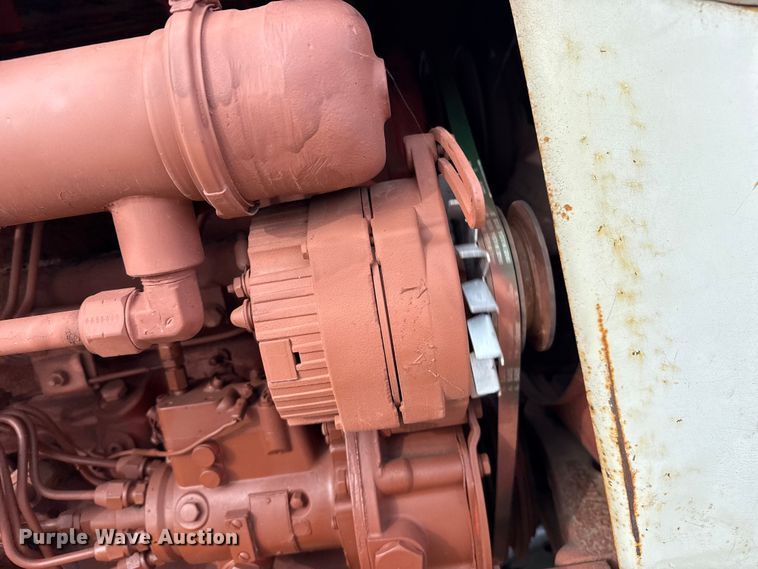 image for item EP2692 International Harvester Farmall 460 tractor