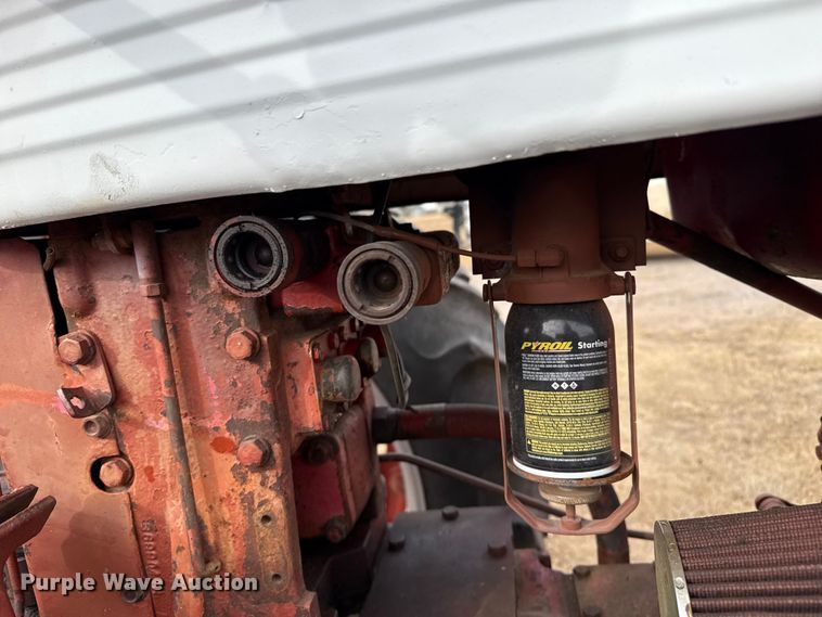 image for item EP2692 International Harvester Farmall 460 tractor