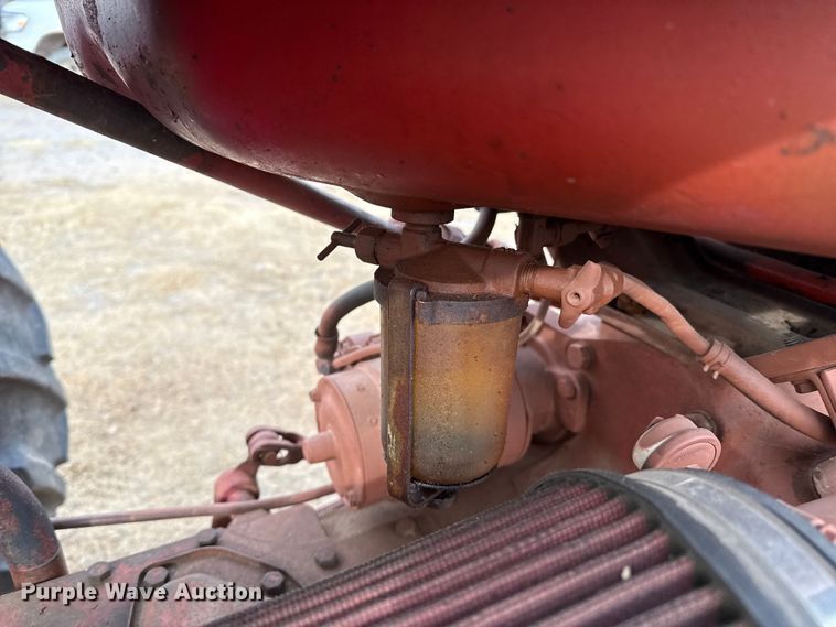 image for item EP2692 International Harvester Farmall 460 tractor