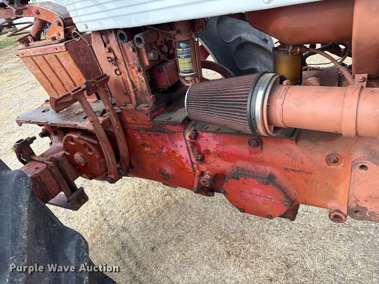 image for item EP2692 International Harvester Farmall 460 tractor