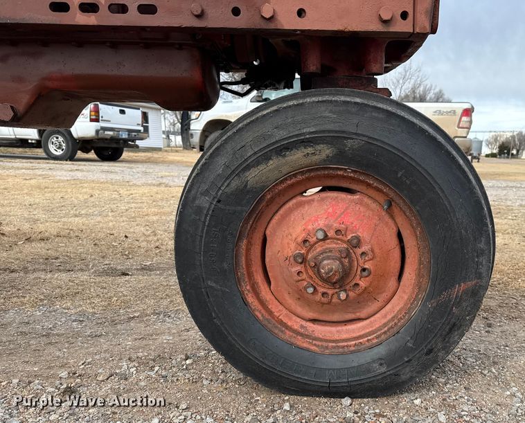 image for item EP2692 International Harvester Farmall 460 tractor