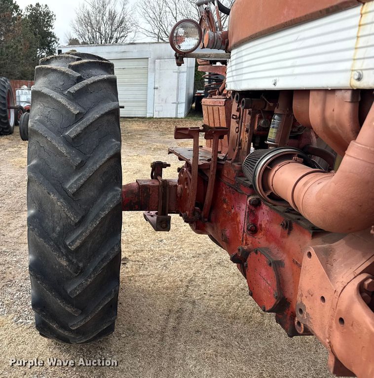 image for item EP2692 International Harvester Farmall 460 tractor