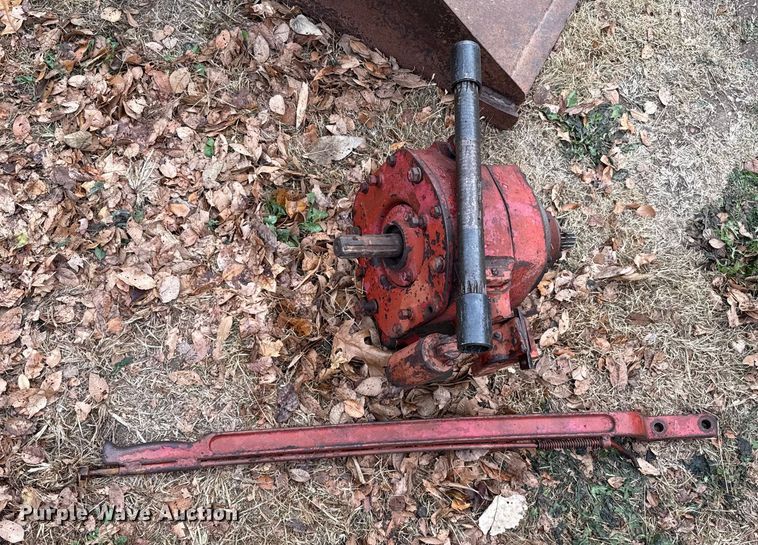 image for item EP2692 International Harvester Farmall 460 tractor