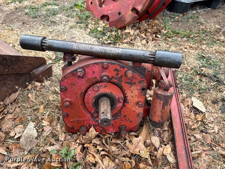 image for item EP2692 International Harvester Farmall 460 tractor