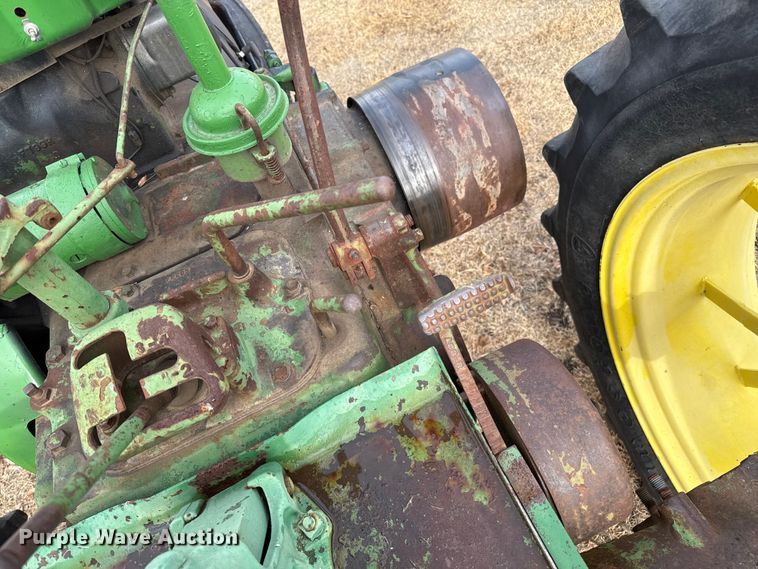 image for item EP2693 1945 John Deere G tractor