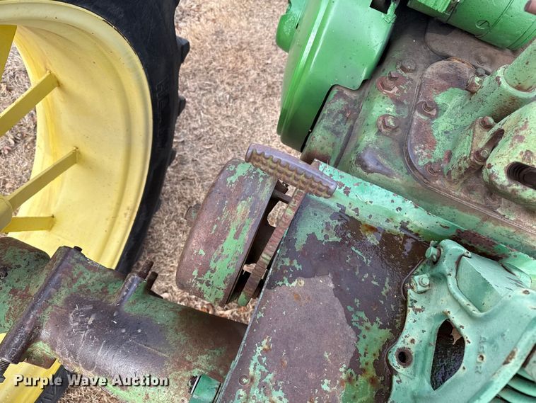 image for item EP2693 1945 John Deere G tractor