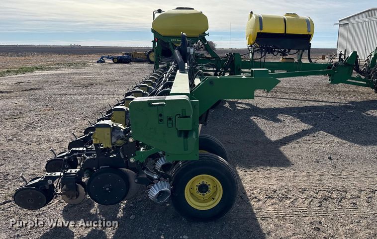 image for item EP2706 John Deere planter