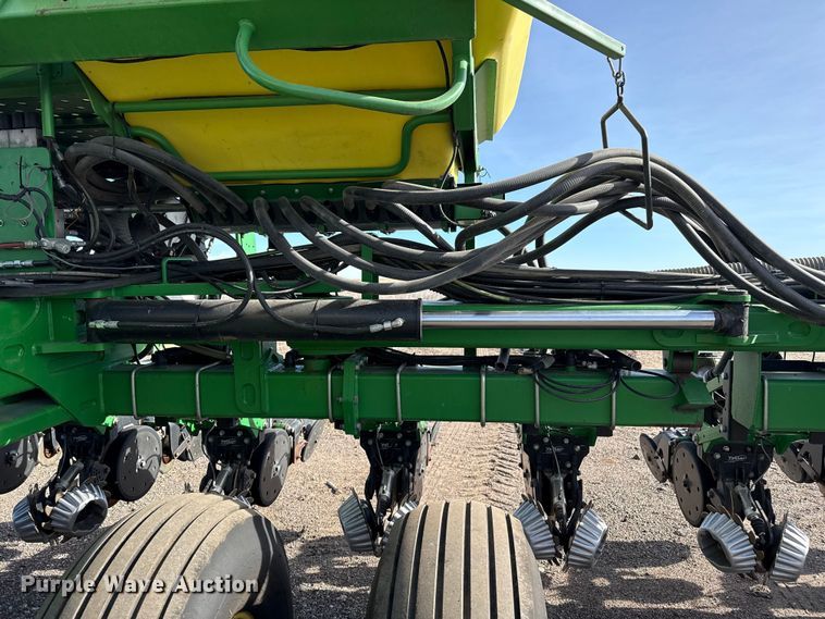 image for item EP2706 John Deere planter
