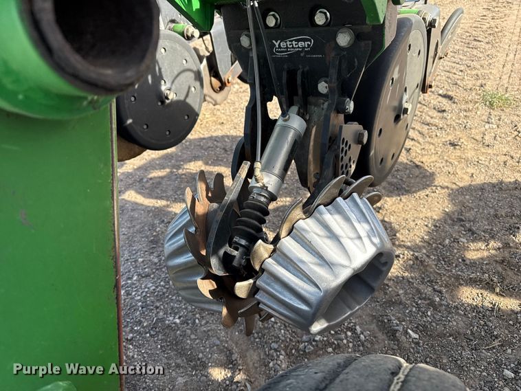 image for item EP2706 John Deere planter