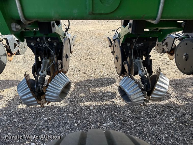 image for item EP2706 John Deere planter