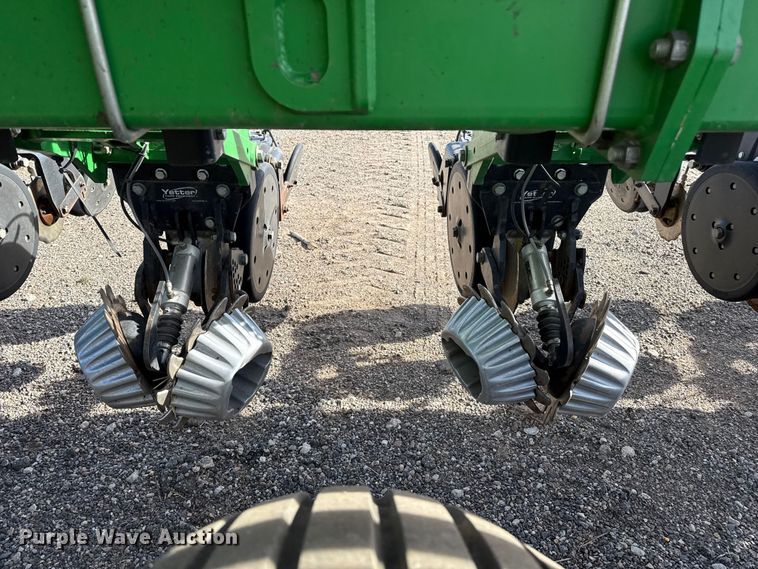 image for item EP2706 John Deere planter