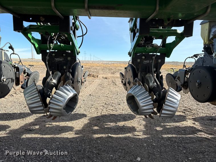 image for item EP2706 John Deere planter