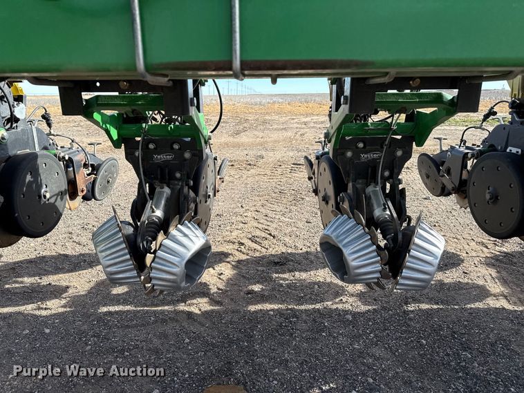 image for item EP2706 John Deere planter