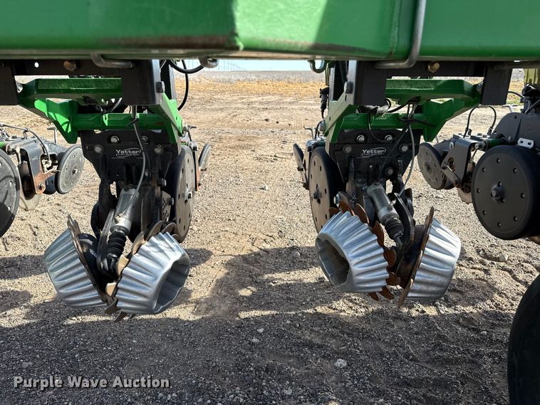 image for item EP2706 John Deere planter