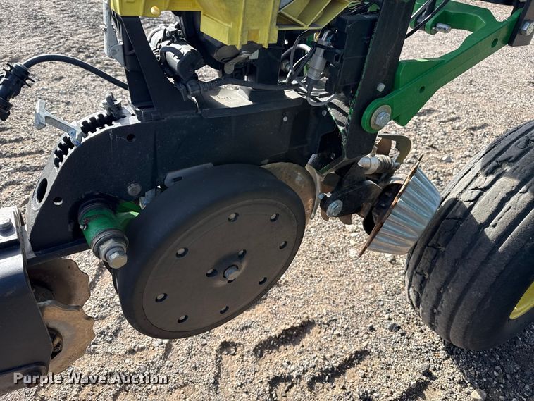 image for item EP2706 John Deere planter