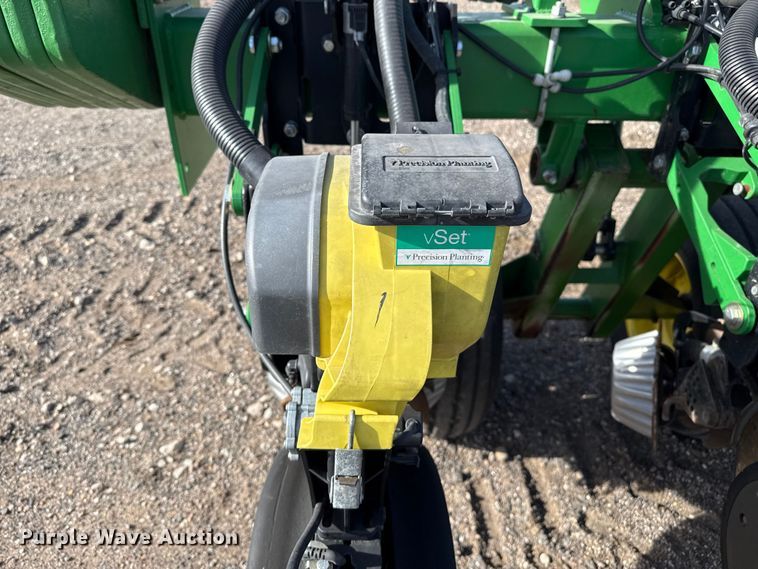image for item EP2706 John Deere planter