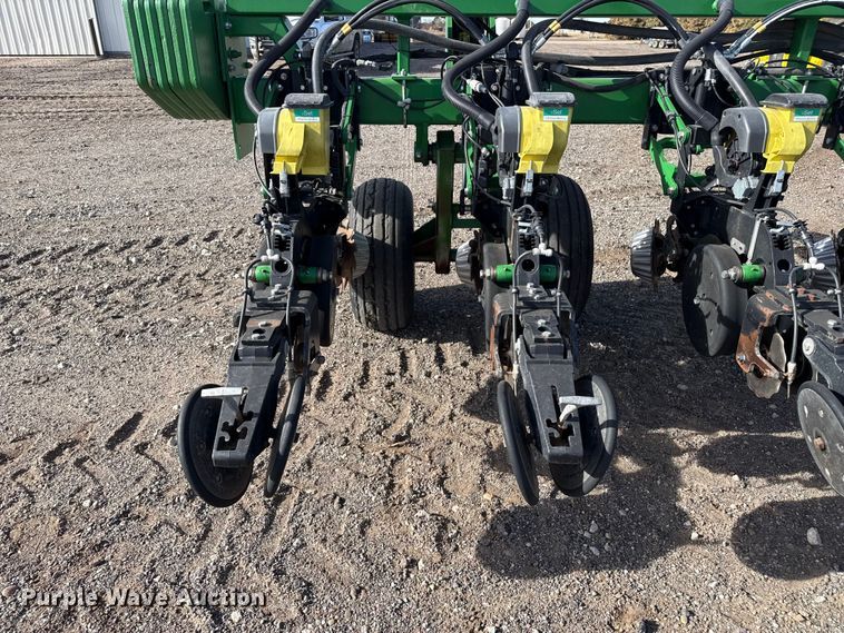 image for item EP2706 John Deere planter