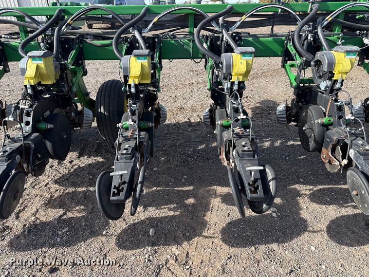 image for item EP2706 John Deere planter