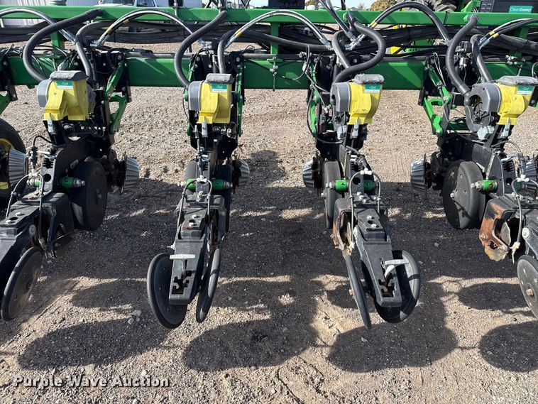 image for item EP2706 John Deere planter