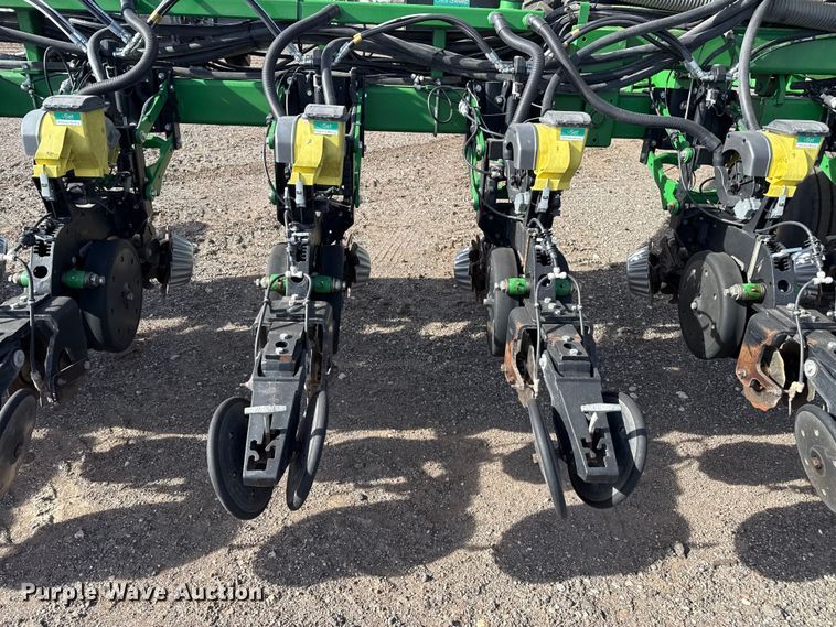 image for item EP2706 John Deere planter