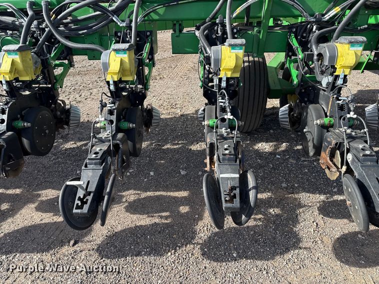 image for item EP2706 John Deere planter