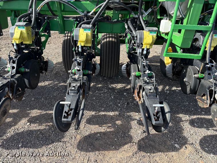 image for item EP2706 John Deere planter
