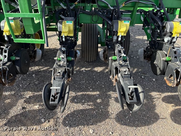 image for item EP2706 John Deere planter