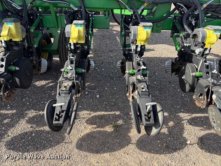 image for item EP2706 John Deere planter