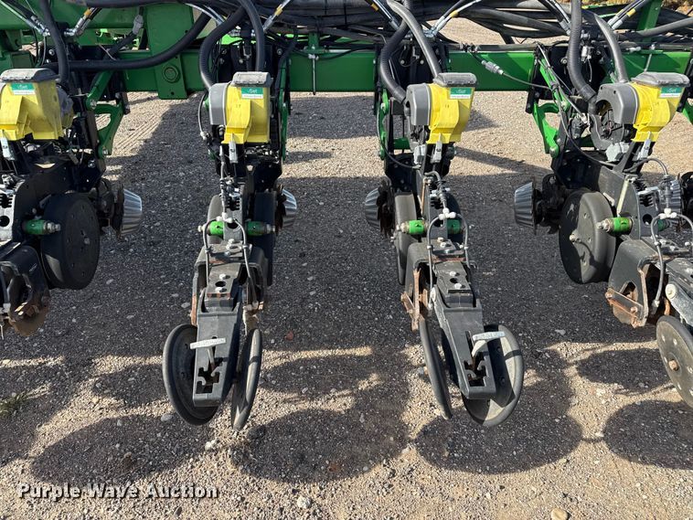 image for item EP2706 John Deere planter
