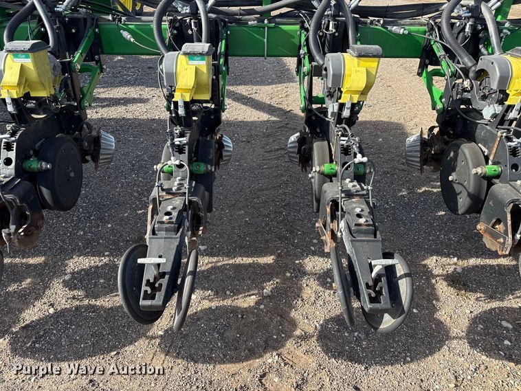 image for item EP2706 John Deere planter