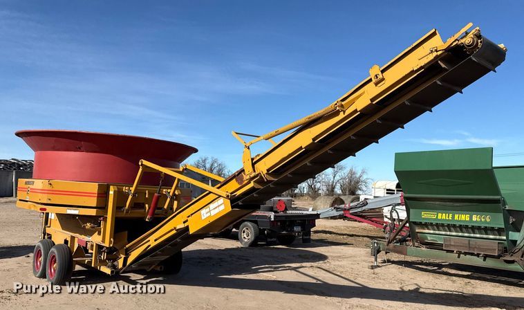 image for item EP2707 DuraTech Haybuster H1100 bale processor