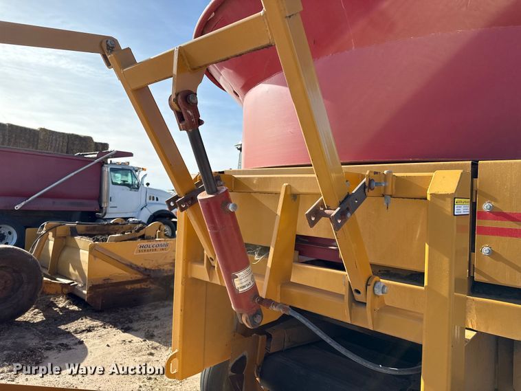 image for item EP2707 DuraTech Haybuster H1100 bale processor