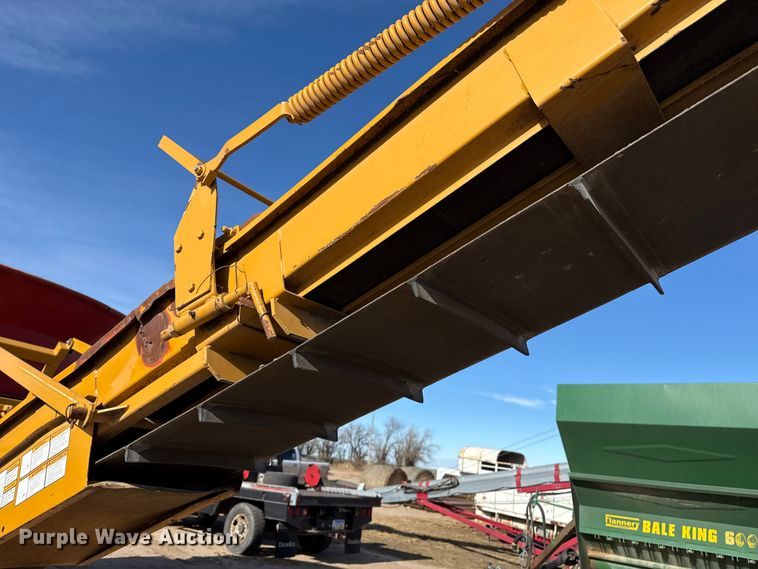 image for item EP2707 DuraTech Haybuster H1100 bale processor