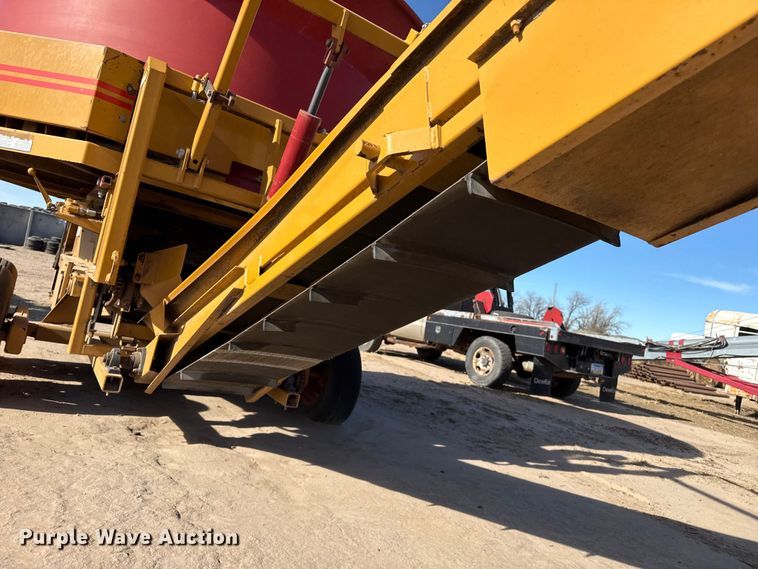 image for item EP2707 DuraTech Haybuster H1100 bale processor