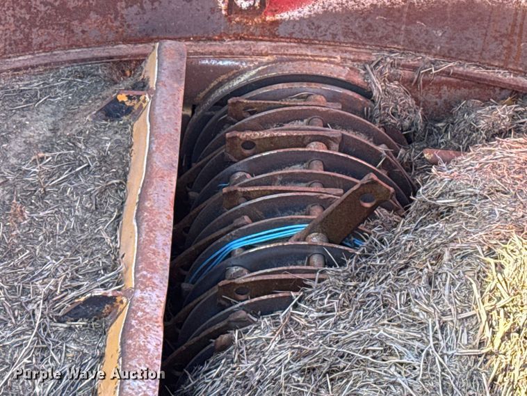 image for item EP2707 DuraTech Haybuster H1100 bale processor